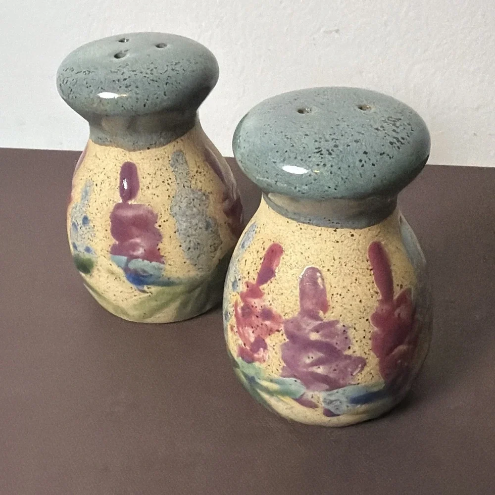 Handmade‎ Studio Art Pottery Floral Sponge Paint Salt Pepper Shakers Vintage 90s